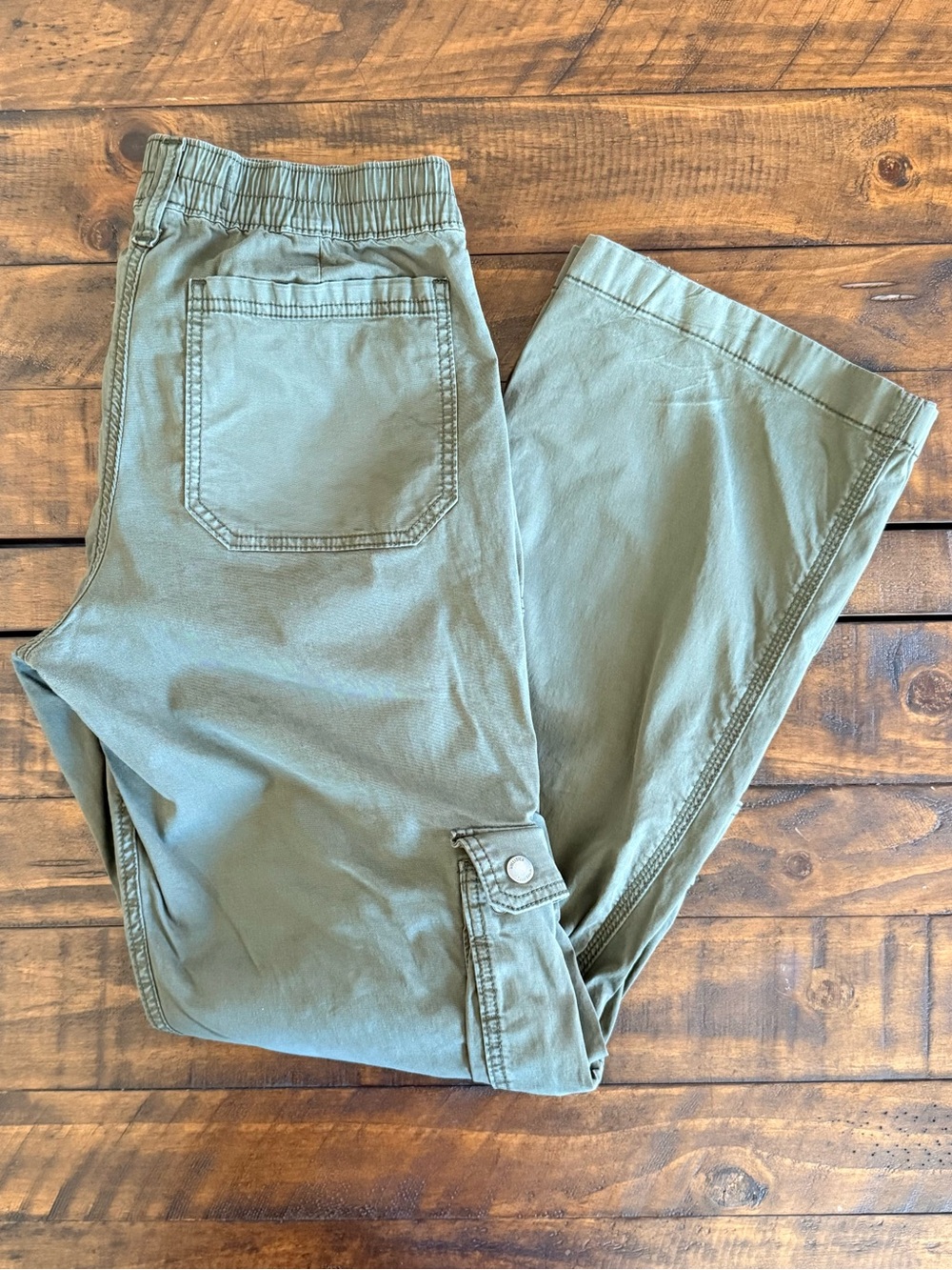 Hollister Mid Rise Relaxed Boot Cargo Pants, Women’s Size 29/ 8R